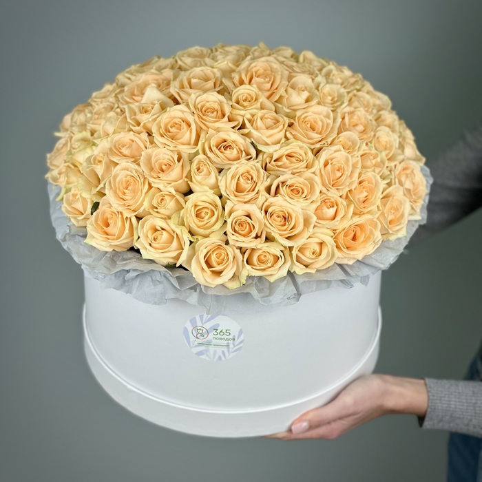 Кремовые розы в шляпной коробке XL