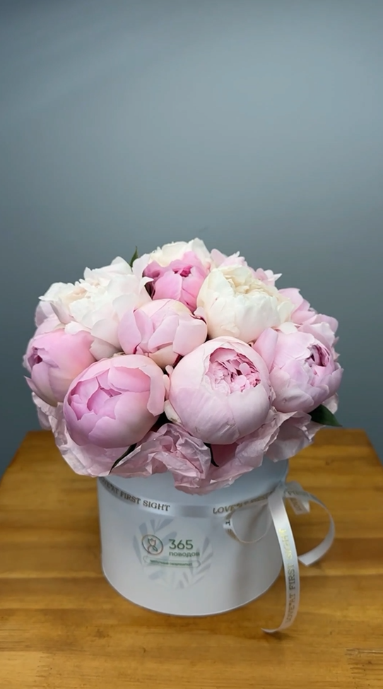 Цветы в коробке Пионы