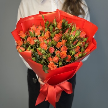 Букет из 11 кустовых оранжевых роз