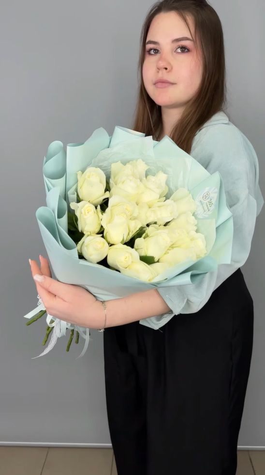 Букет из 21 белой розы Кения