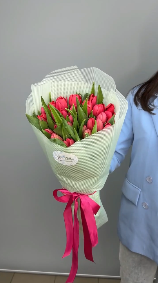 Букет из 101 красных тюльпанов