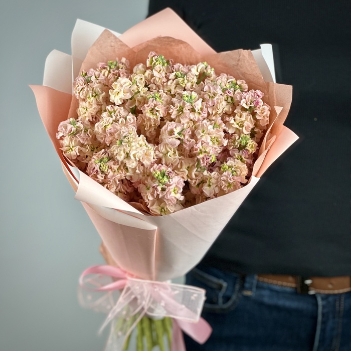 Букет из 21 персиковых маттиол