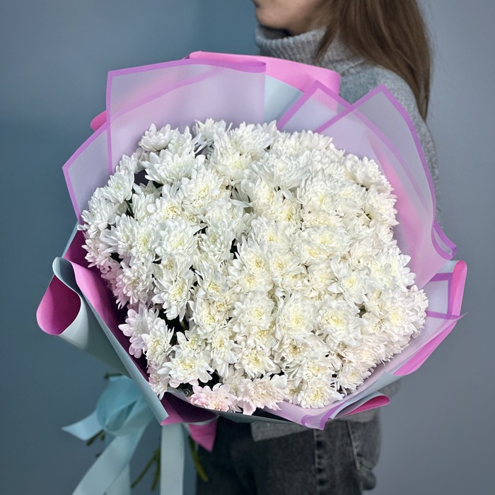 Букет из 25 белых кустовых хризантем