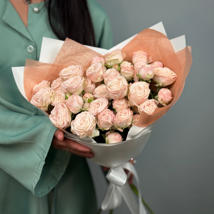 Букет кустовых пионовидных нежно-розовых роз  (9 шт)