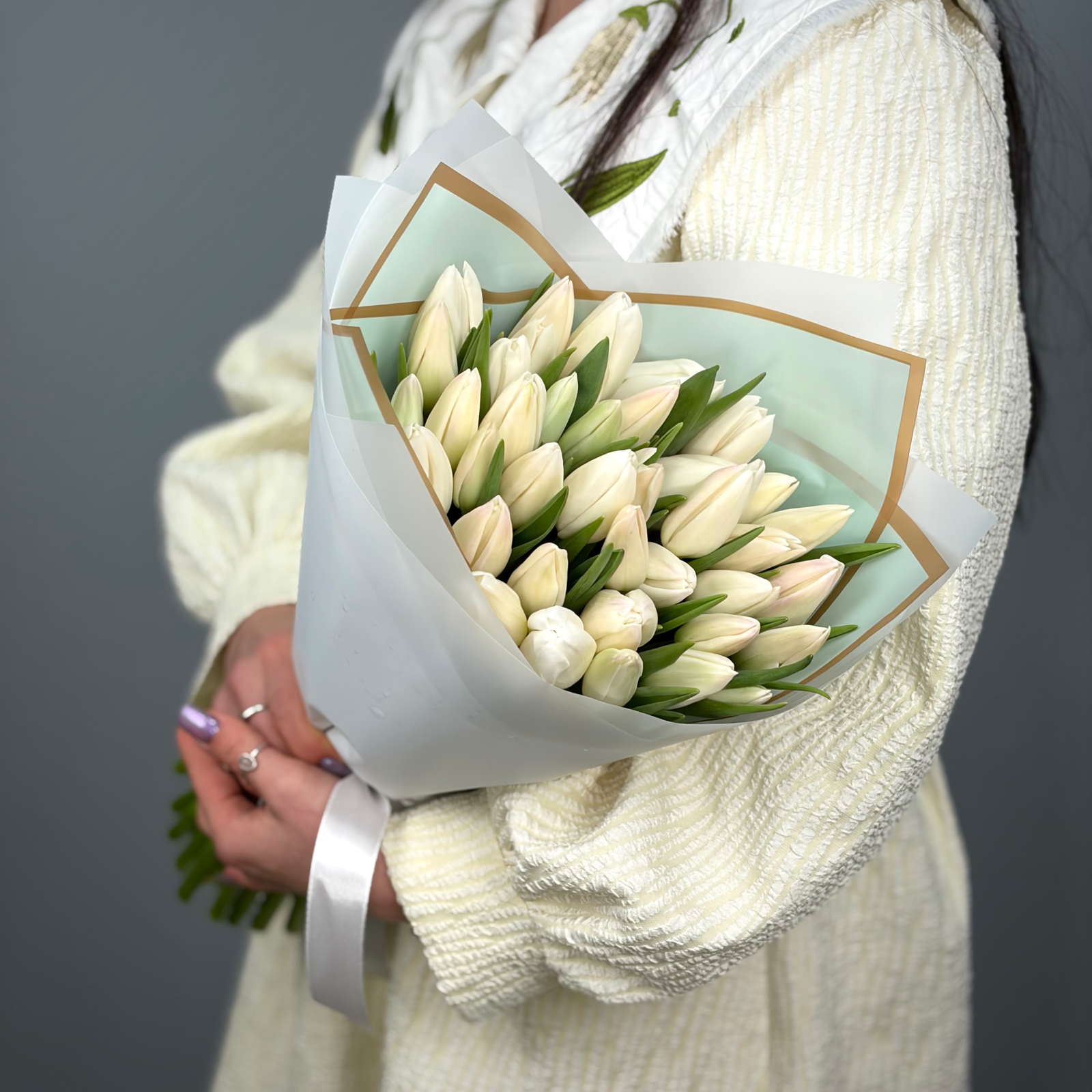 Букет из 41 белых тюльпанов