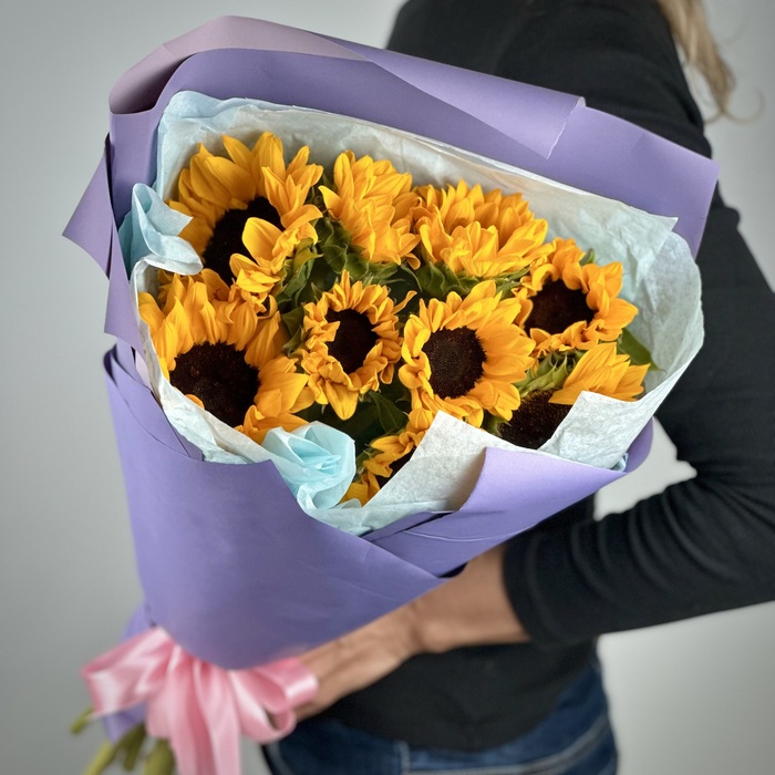 Букет из 9 подсолнухов