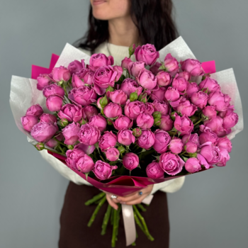 Букет из 21 кустовых пионовидных роз Мисти баблз