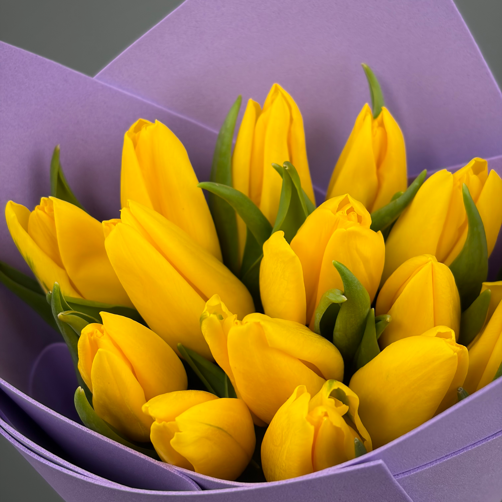 Букет из 15 желтых тюльпанов