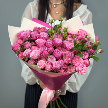 Букет кустовых пионовидных роз Бомбастик (15 шт)