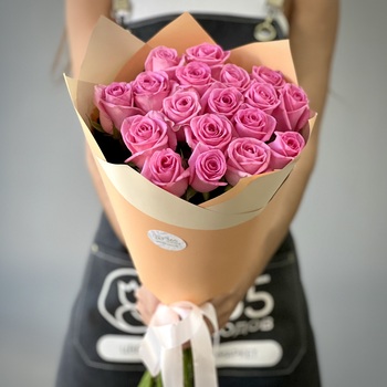 Букет из 15 розовой розы 60 см