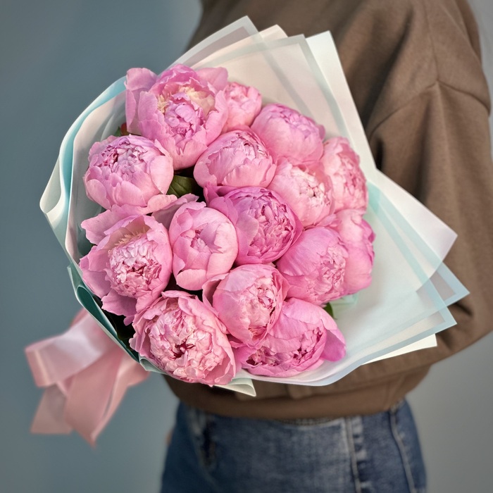 Букет из 15 розовых пионов