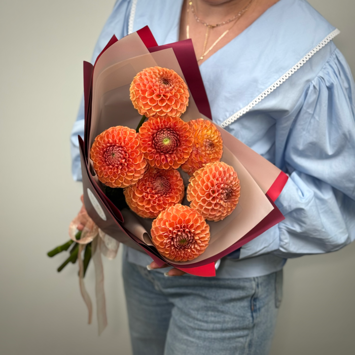 Букет из 7 оранжевых георгинов