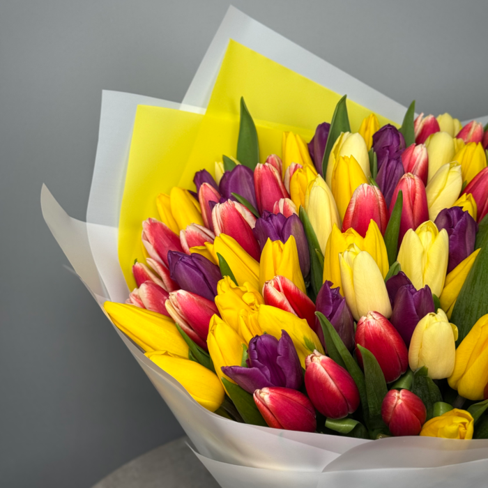 Букет из 101 тюльпанов яркий микс