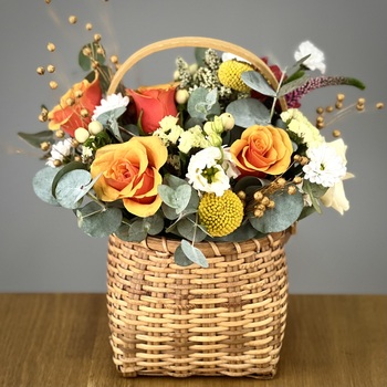 Цветы в корзине Робин