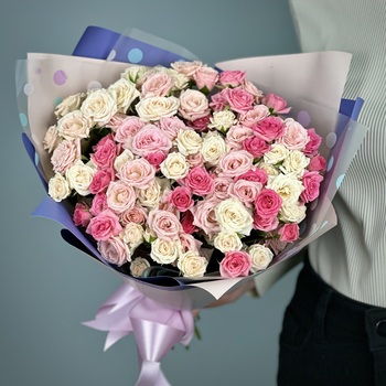 Букет из 25 нежных кустовых роз