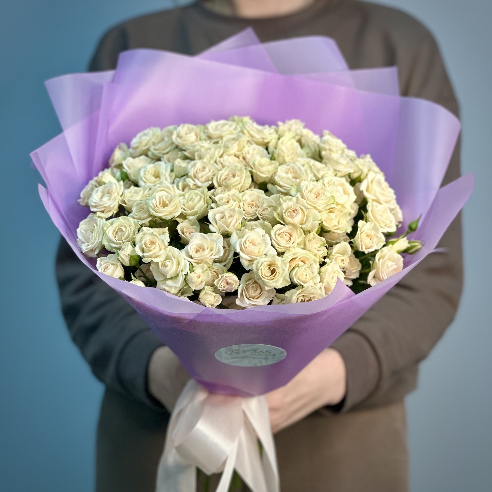 Букет из 25 кустовых кремовых роз