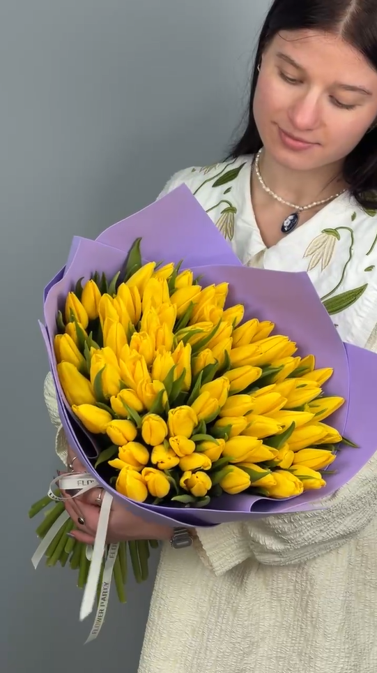 Букет из 51 желтых тюльпанов