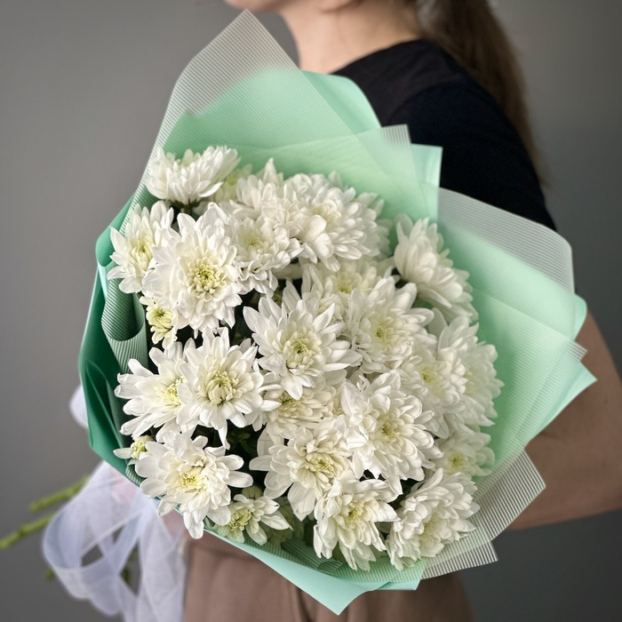 Букет из 7 белых кустовых хризантем Букет из 7 белых кустовых хризантем