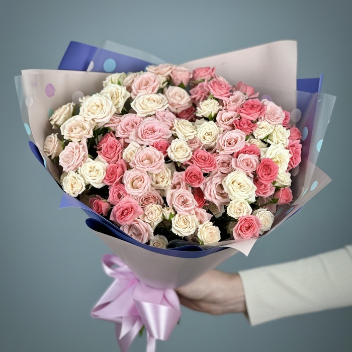 Букет из 25 нежных кустовых роз