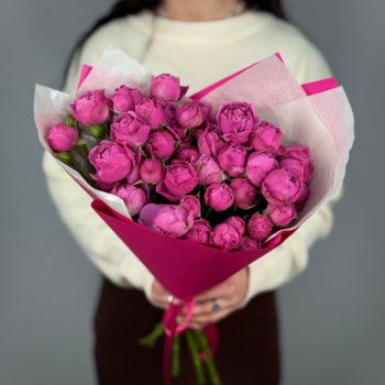 Букет из 9 кустовых пионовидных роз Мисти баблз