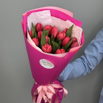 Букет из 15 красных тюльпанов