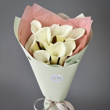 Букет из 9 белых калл