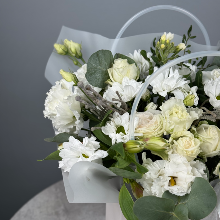 Цветы в коробке Ледяная нежность